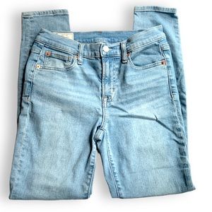 GAP Women True Skinny Mid-Rise Jeans sz 2/26 Light Indigo